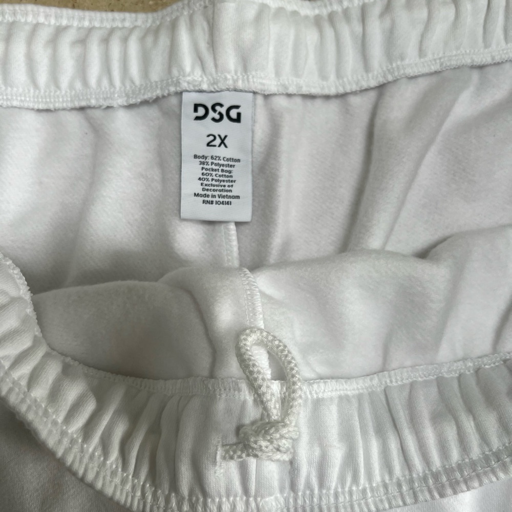 DSG Women's Shorts Boyfriend Oversized Fleece Shorts White 2XL Relaxed Fit 5" - Picture 4 of 6